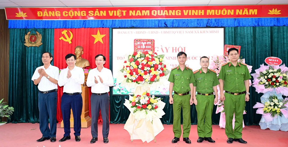 Xã Kiến Minh: Biểu dương 21 tập thể, cá nhân xuất sắc trong phong trào “Toàn dân bảo vệ ANTQ”
